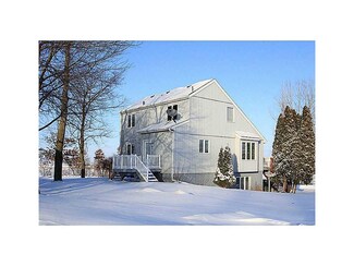 623 Crestview Dr, Mechanicsville, IA 52306