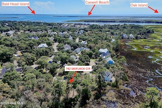 742 Skipjack Cir, Southport, NC 28461