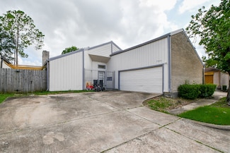 7635 Hopewell Ln, Houston, TX 77071