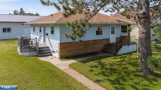 27 10th St NW, Chisholm, MN 55719