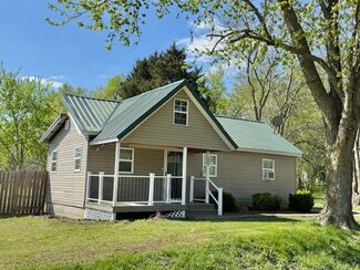 309 E 4th St, Miller, MO 65707