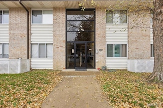 10080 Sakura Dr Unit 12, Saint Louis, MO 63128