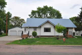 512 S Elm St, Kimball, SD 57355