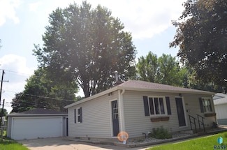912 S Cloudas Ave, Sioux Falls, SD 57103