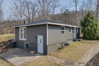 65704 Lakeshore Dr, Vandalia, MI 49095