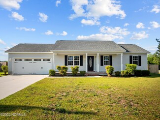 200 Wingspread Ln, Beulaville, NC 28518