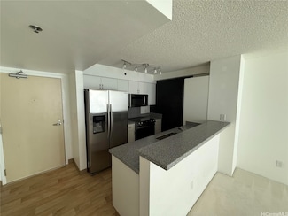 215 N King St Unit 2205, Honolulu, HI 96817