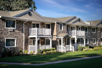 9 Williams Blvd Unit 7-2L, Lake Grove, NY 11755
