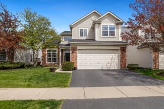 12537 Meadow Cir, Lake Bluff, IL 60044
