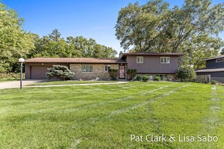 408 S Lake Ave, Spring Lake, MI 49456