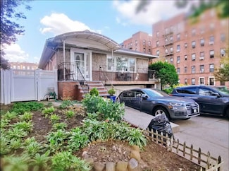 35-73 167th St, Flushing, NY 11358
