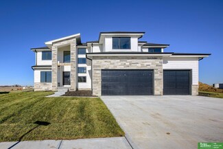 19618 Jaynes St, Omaha, NE 68116