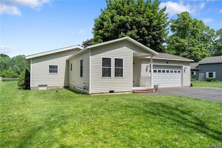 218 Commane Rd W, Baldwinsville, NY 13027