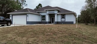 907 Columbus Ave, Lehigh Acres, FL 33972