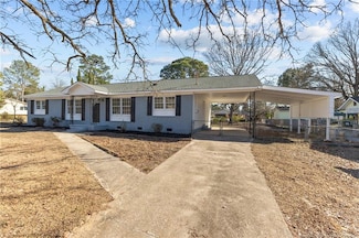 1616 Inverness Dr, Fayetteville, NC 28304