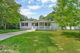 20 Robin Hood Ln, Crossville, TN 38558