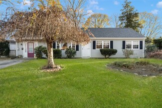 14 Pensacola St, Warwick, RI 02888