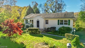 141 Milton Rd, Oak Ridge, NJ 07438