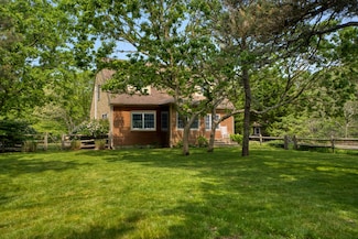 111 Charles Neck Way, Vineyard Haven, MA 02568