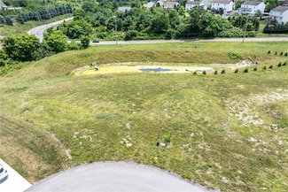 5012 Parkside Dr, Collier Township, PA 15071