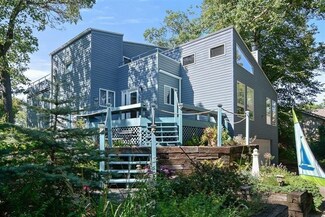 21 W Lake Front Dr, Beverly Shores, IN 46301
