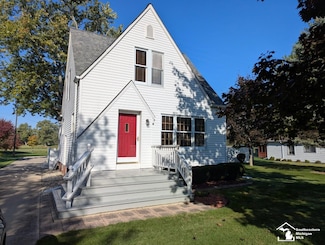 1945 Hollywood Dr, Monroe, MI 48162