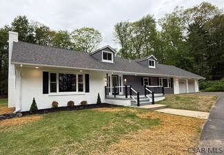 2200 Dundee Ln, Johnstown, PA 15905
