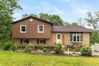 223 Horseshoe Dr, Mars, PA 16046