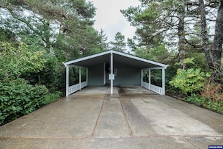 1600 Rhododendron (#96) Dr, Florence, OR 97439