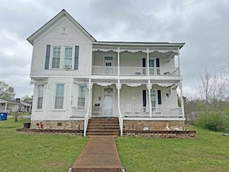 419 Main St, Clifton, TN 38425