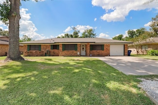 606 Marshall St, West Columbia, TX 77486