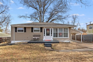 10044 Pepper Ln, Saint Louis, MO 63136