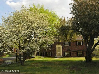 5609 Buckingham Palace Ct, Alexandria, VA 22315