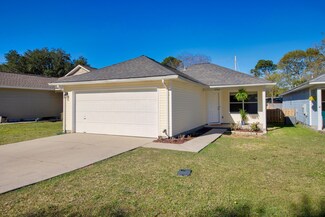 2763 Bay Club Dr, Navarre, FL 32566
