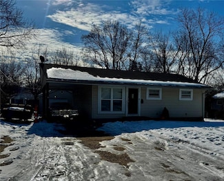 10600 Glen Garry Rd, Saint Louis, MO 63137