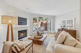 600 Willow Rd Unit 6, Menlo Park, CA 94025