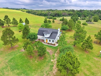 245 Country Ln, Mc Dade, TX 78650