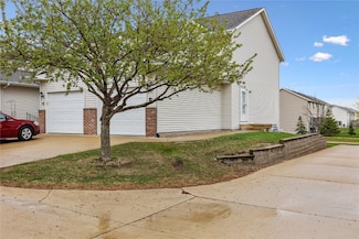 3030 Samuel Ct SW Unit D, Cedar Rapids, IA 52404
