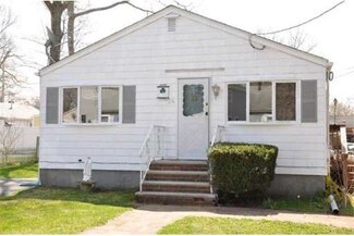 26 Wildwood Ave, Wareham, MA 02571