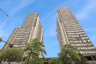 5701 N Sheridan Rd Unit 17E, Chicago, IL 60660