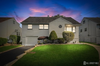 82 Mercer St, Metuchen, NJ 08840