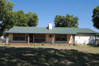 908 N Austin St, Comanche, TX 76442