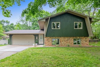 6980 Crest Dr, Osseo, MN 55311
