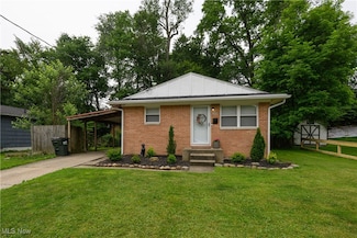 2426 45th St NW, Canton, OH 44709