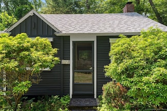 57 River Rd, Clinton, CT 06413