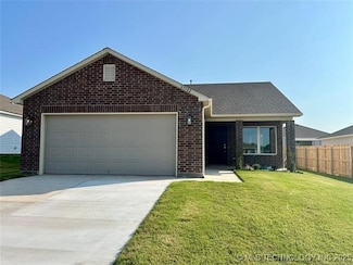9 Rose Ave, Bristow, OK 74010