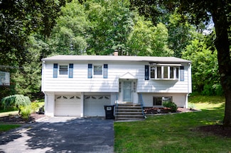 26 Lincoln St, Trumbull, CT 06611