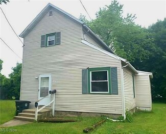 1072 Bellows St, Akron, OH 44301