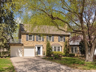 5011 Wooddale Ln, Edina, MN 55424