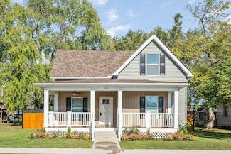 608 E Paint St, Washington Court House, OH 43160